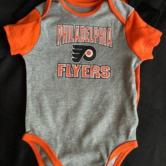 RELIST AS A BUNDLE 3/$15 NHL Licensed Philadelphia Flyers Onesies, Hockey Rookie - Picture 3 of 8
